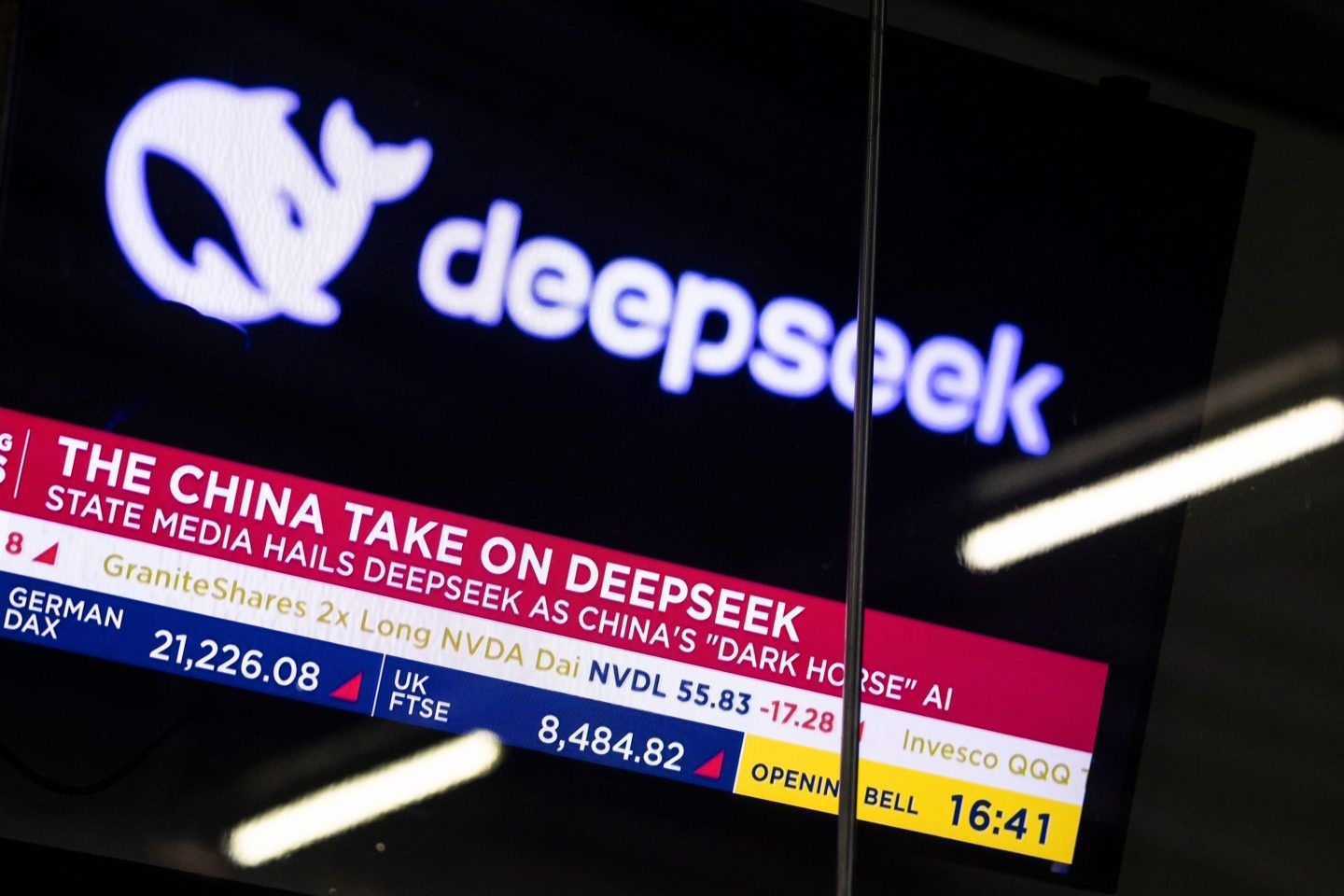 מדיה מהפוסט המקורי: מה הסיפור הגדול של DeepSeek הסינית? הרי למי יש מודל יותר גדול זה לא העניין פה, ולעניות דעתי וניסיוני - להשוות בין כלי בינה מלאכותי